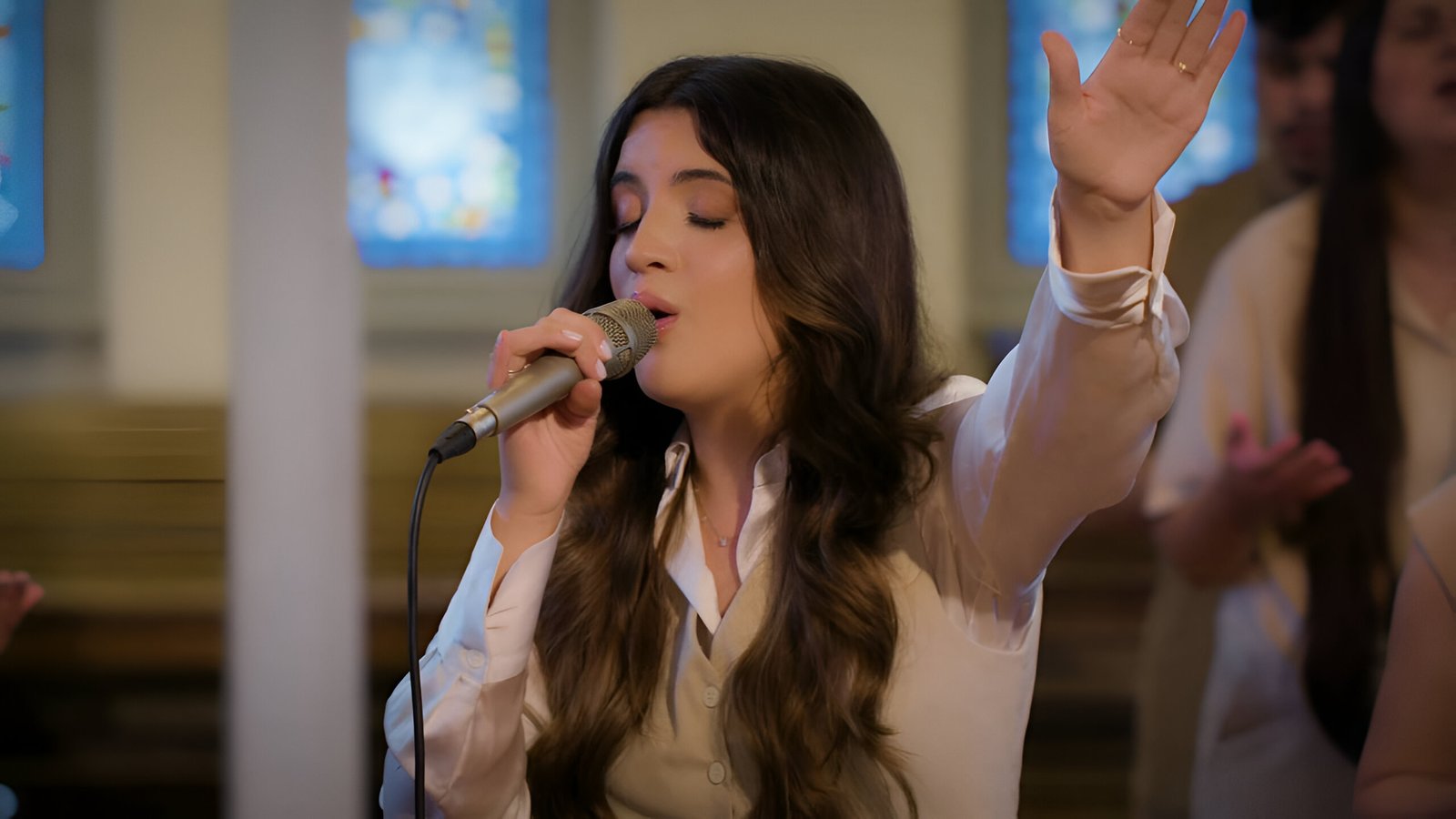 Fernanda Tomadon lança o single “Teu Toque”: Uma canção de entrega, cura e transformação