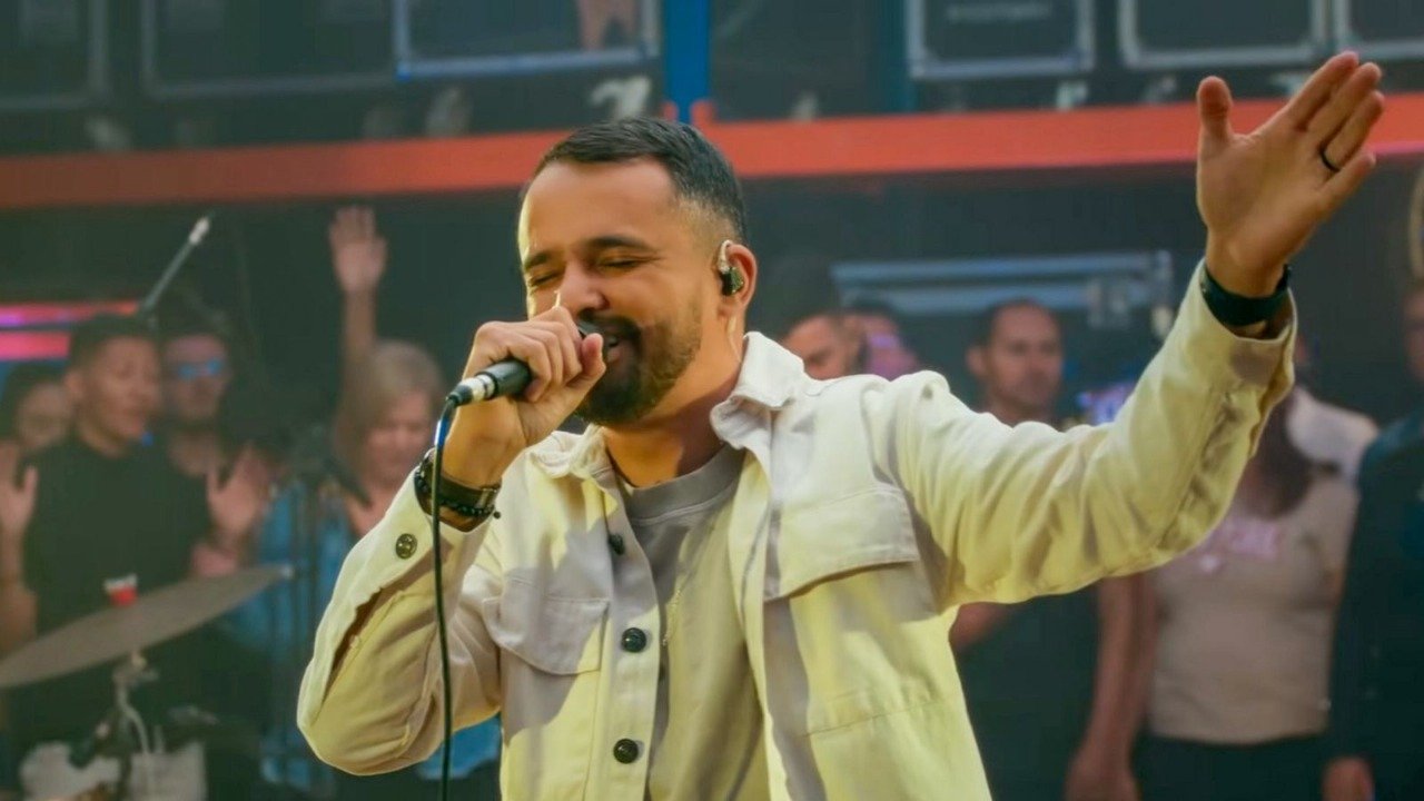 Léo Fonseca lança nova versão ao vivo de “Como Ele nos Ama”: Um convite ao amor de Deus