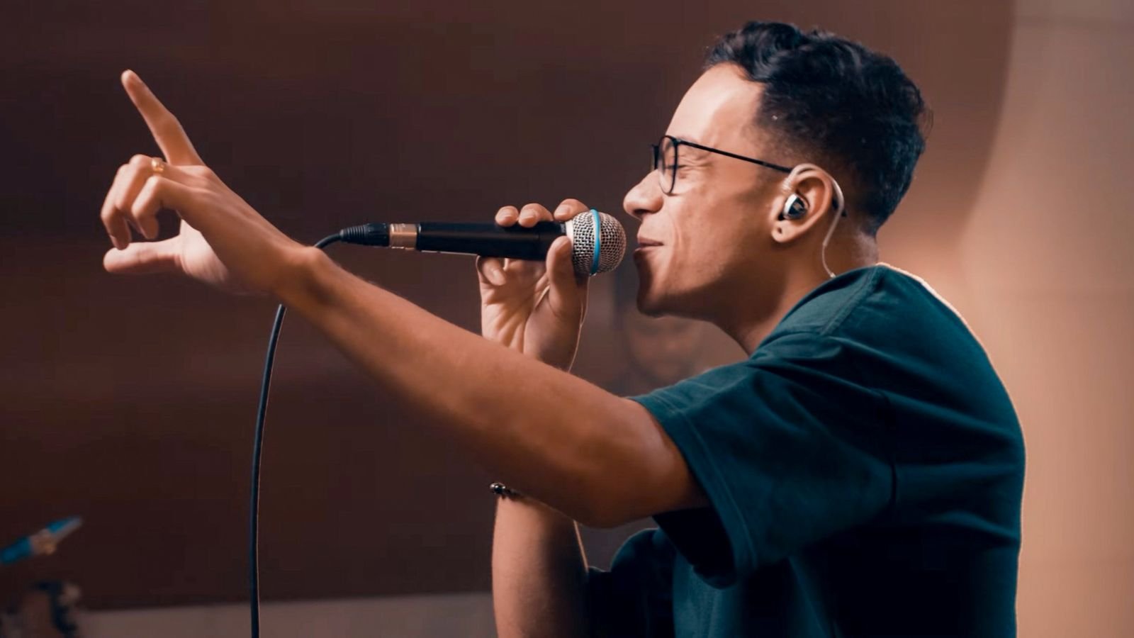 Ricarlo Rocha lança “Dependente de Ti”, um clamor de fé em meio às tribulações