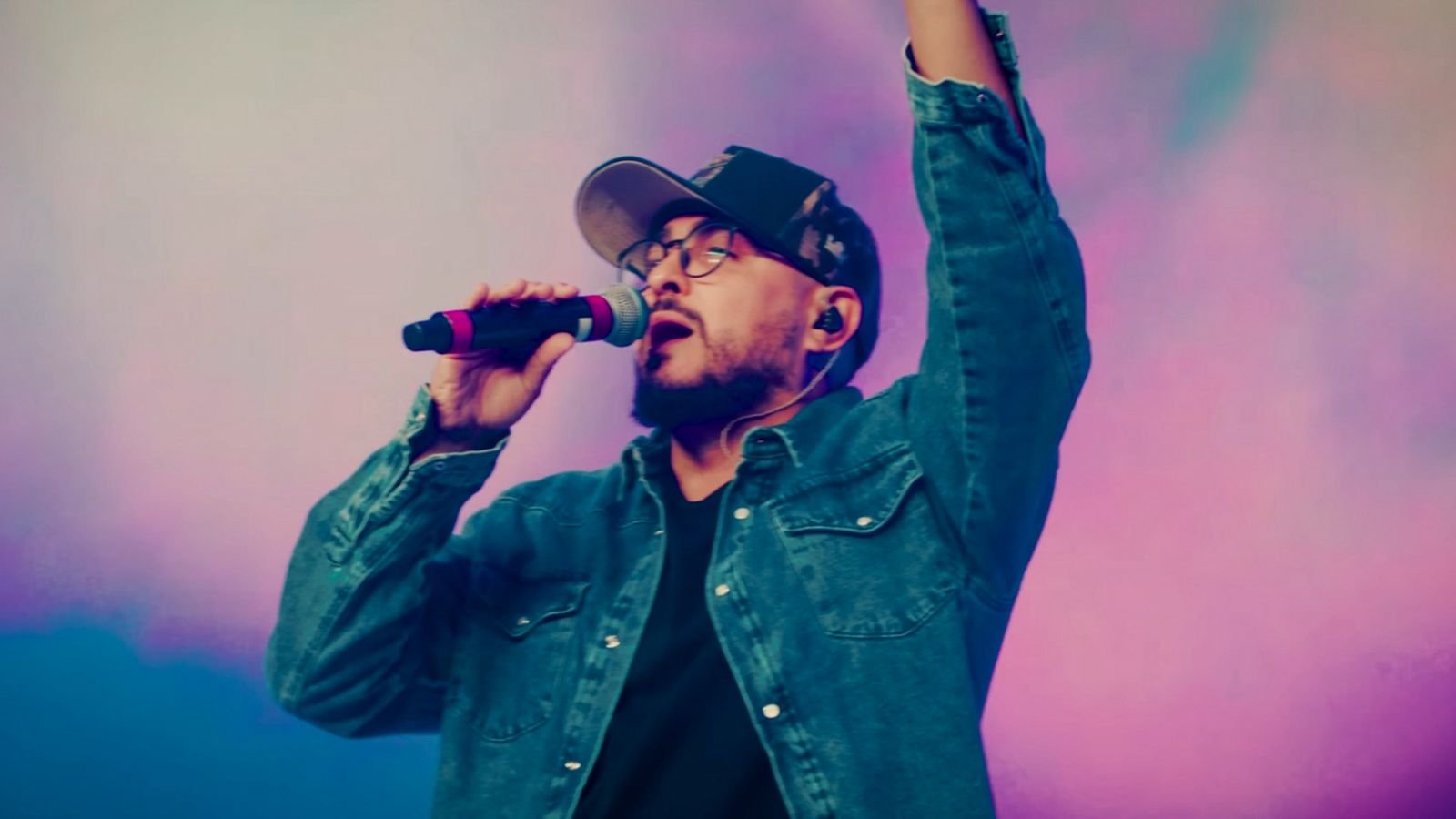 Higor Rosa lança “Vitorioso És – Ao Vivo” pelo Flame Music, gravado na Arena Videira