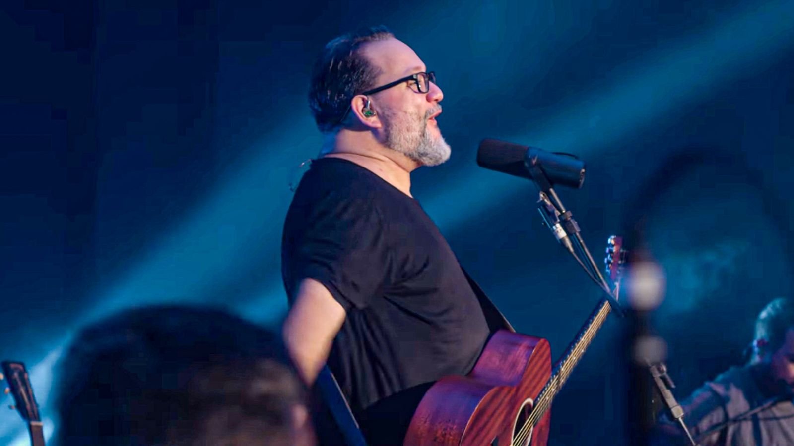 Filhos do Homem apresentam o álbum “Voltando à Mesa”: um retorno à essência da adoração