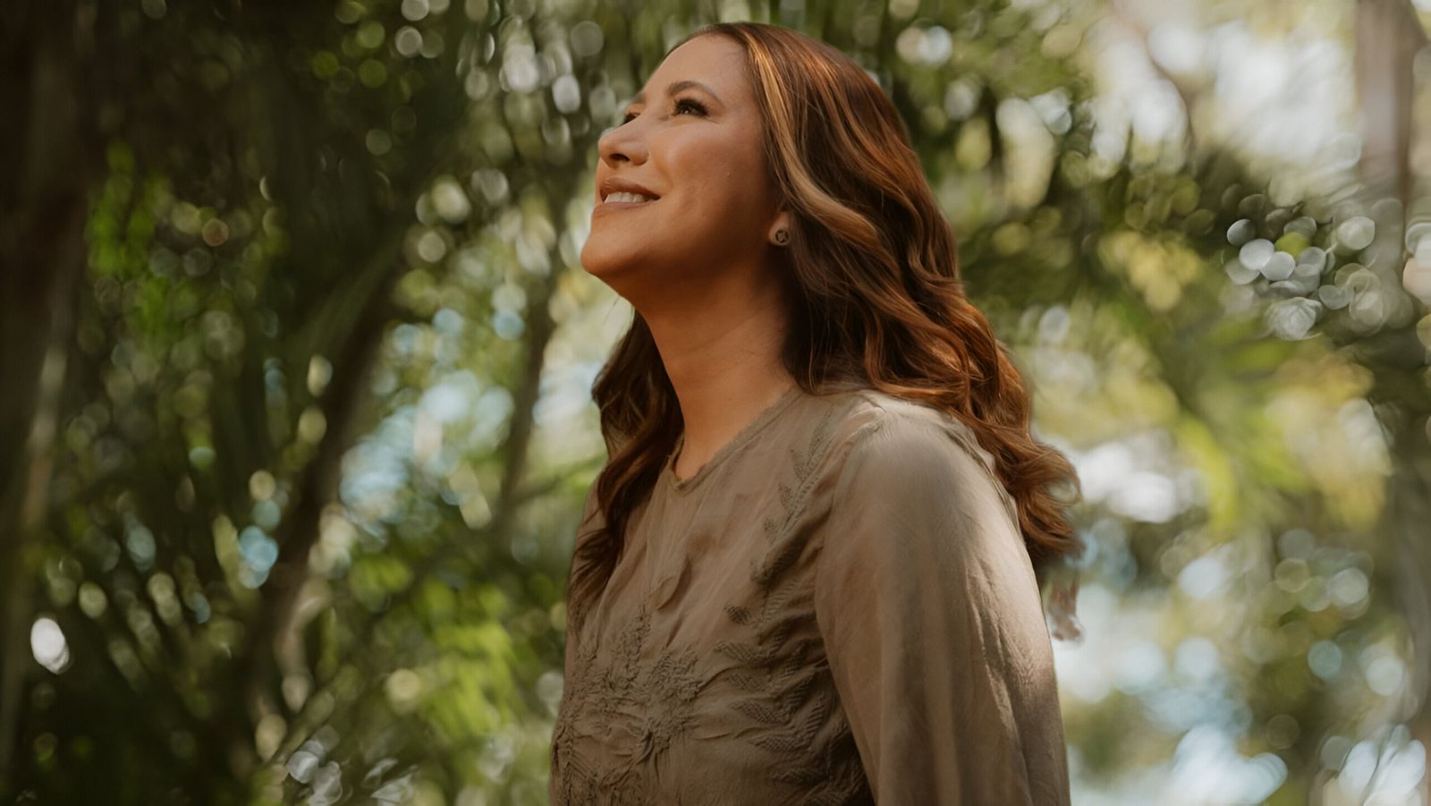 Intimidade e adoração são as principais características do álbum “Não há outro lugar” de Ana Nóbrega